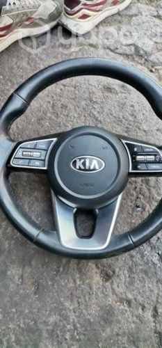 Manubrio con airbag de kia cerato año 2018