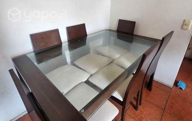 Mesa de comedor sin sillas