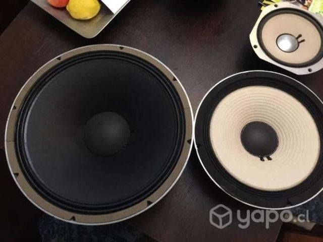 Colecciono parlantes antiguos pago efectivo