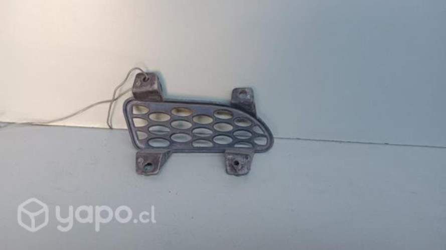 Tapa de neblinero mahindra pick up dmg