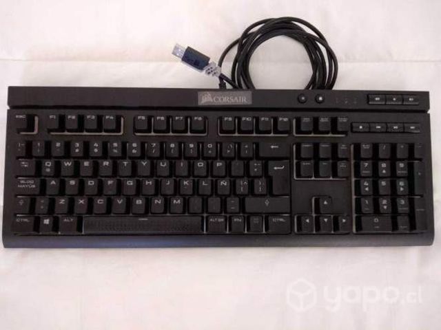 Teclado Gamer Corsair Mecánico K68 RGB Como Nuevo