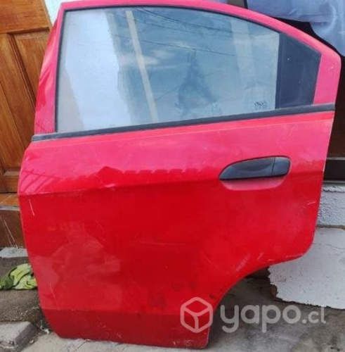Puerta izquierda trasera Chevrolet sail año 2015