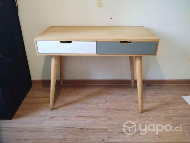 Escritorio de madera firme