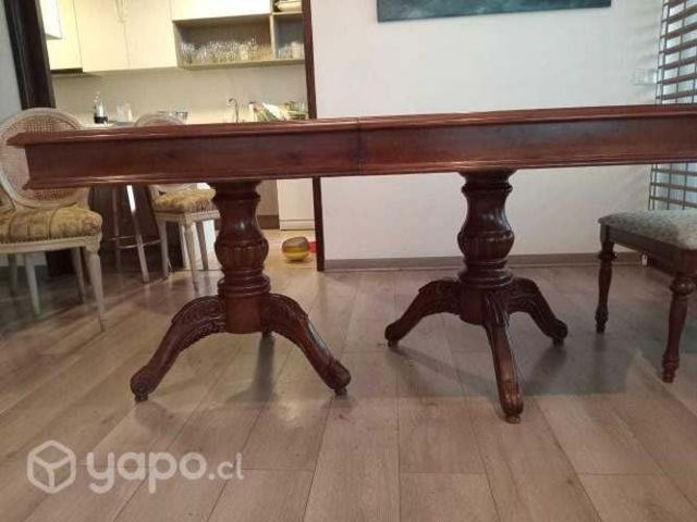 Mesa de comedor de madera