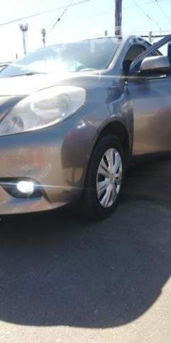 Se vende, Nissan Versa advance 2013