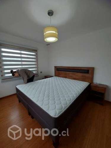 Cama King Rosen con respaldo