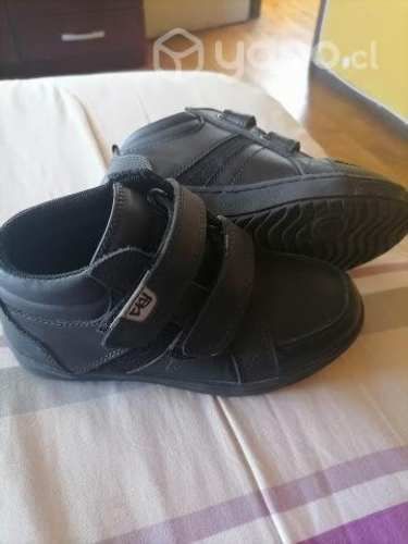 Calzado escolar niño N°30 marca colloky