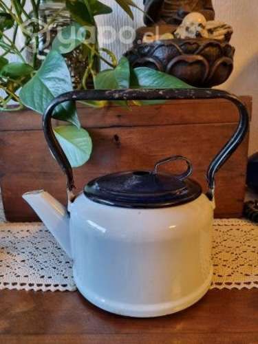 Tetera antigua enlozada verde menta