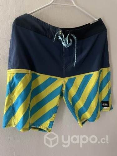 Short Quiksilver Talla 32 americano nuevo