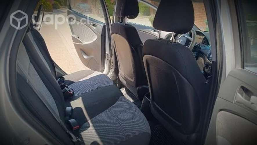 Hyundai accent sedan automático Excelente estado