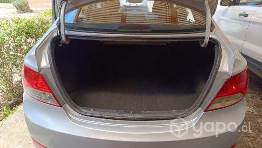 Hyundai accent sedan automático Excelente estado