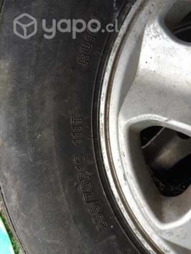 3 llantas + Neumático