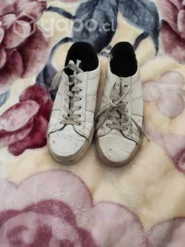 Zapatos y zapatillas usadas