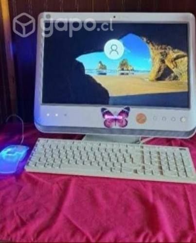 Lenovo con teclado y mause