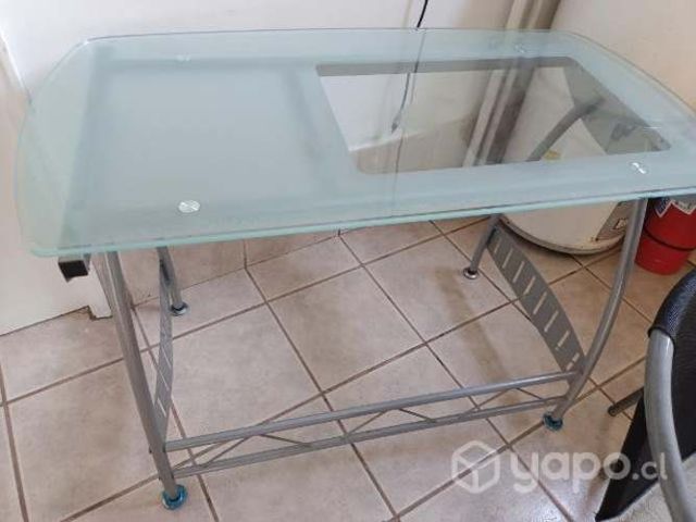 Escritorio vidrio y metal