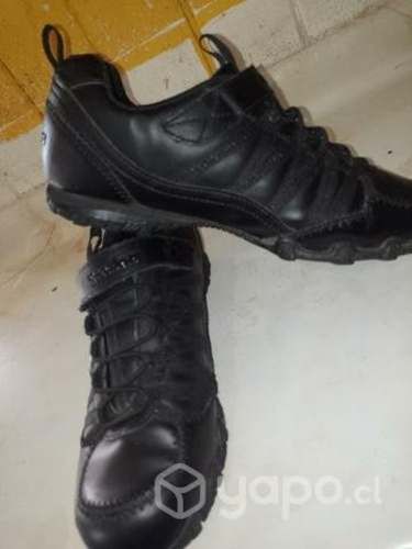 Zapatos de colegio sckechers talla 31