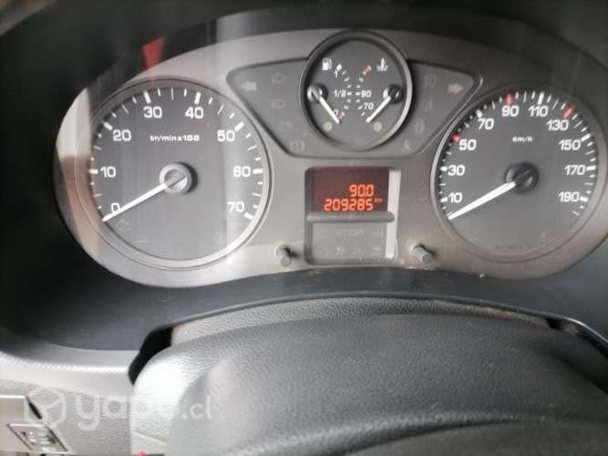 Vehículo en buen estado al dia