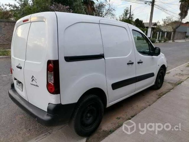 Vehículo en buen estado al dia