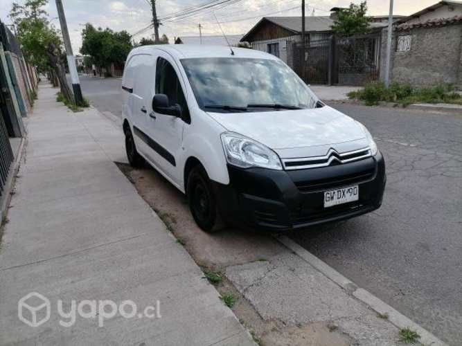 Vehículo en buen estado al dia