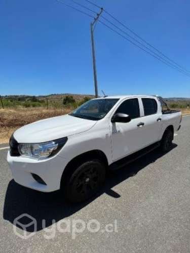 Toyota hilux bencinera 2021