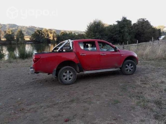 Mitsubishi l200 2015