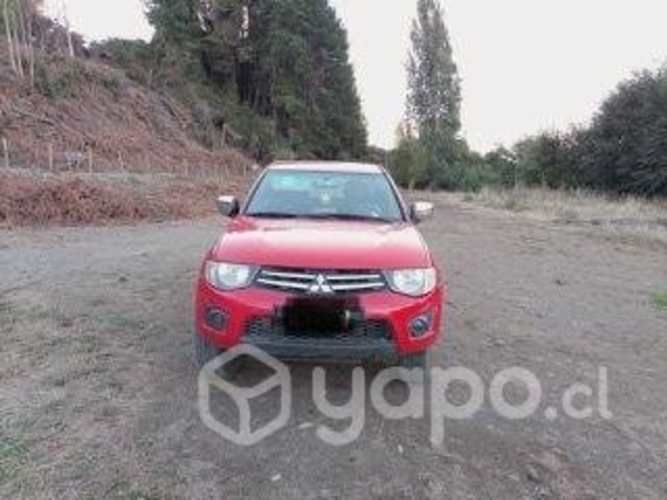 Mitsubishi l200 2015