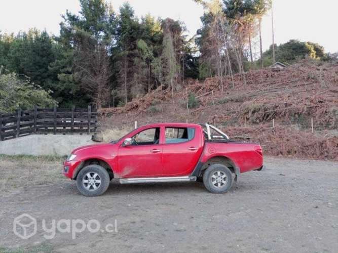 Mitsubishi l200 2015