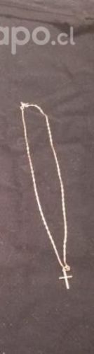 Tres cadenas 2 bañadas en oro. Y una bañada plata