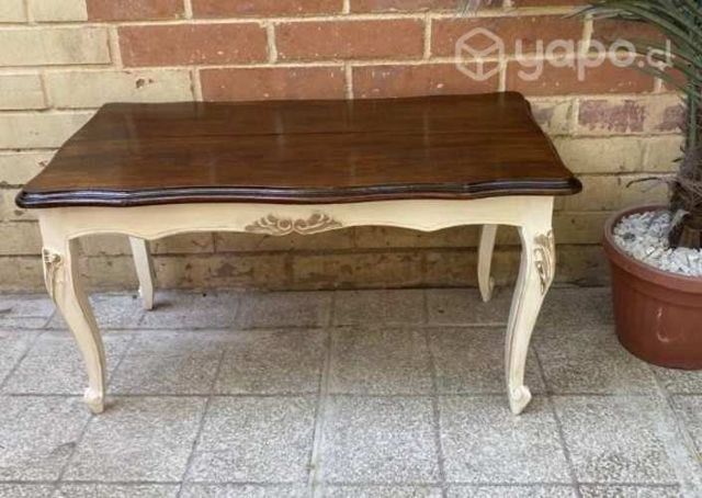 Mesa de centro antigua normando