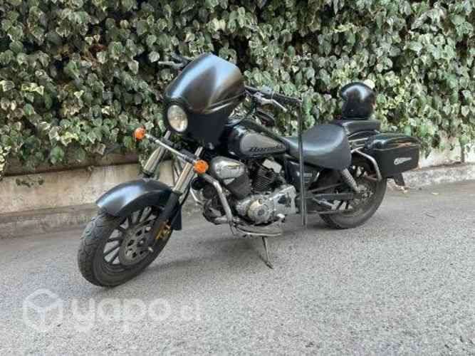 Keeway Dorado 2018 con accesorios