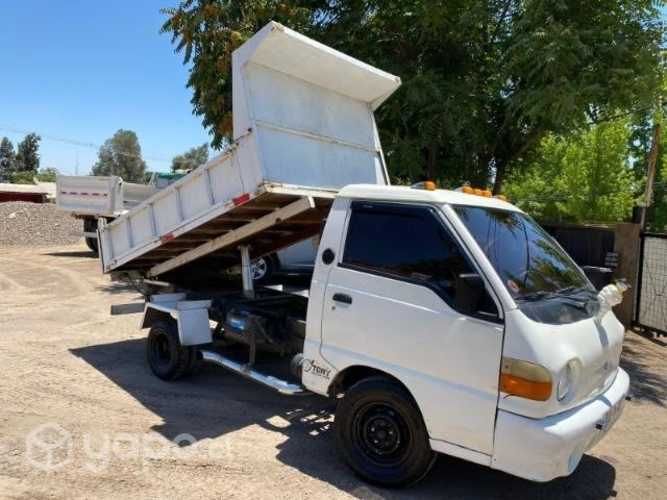 Camioneta con tolva 100% operativa
