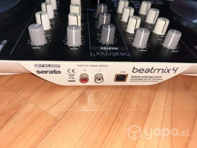 Controladora Reloop Beatmix4