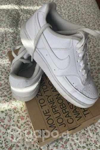 Zapatillas Nike Talla 36.5 3 posturas