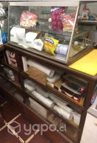 Vitrina de madera y vidrio rústica