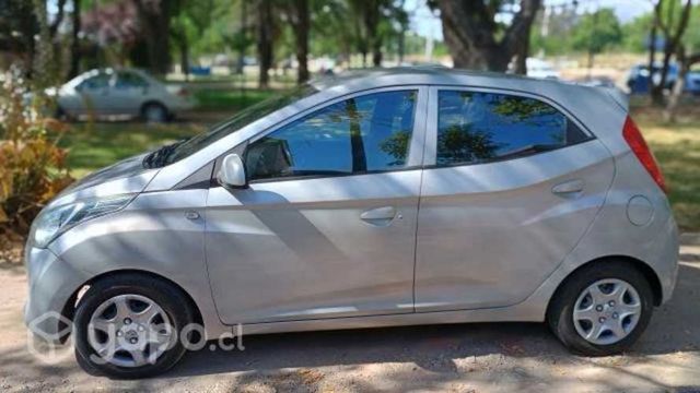 Se vende Hyundai eon