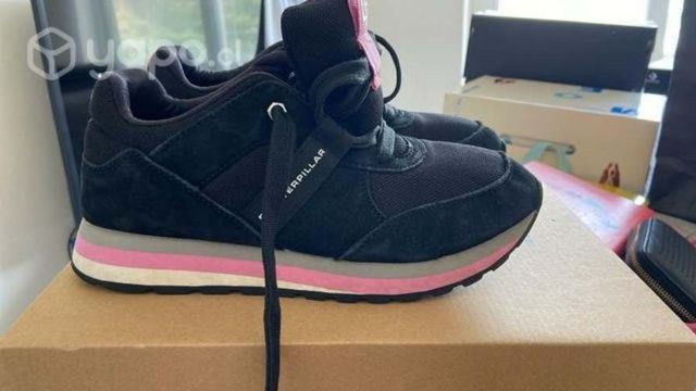 Zapatillas marca Caterpillar