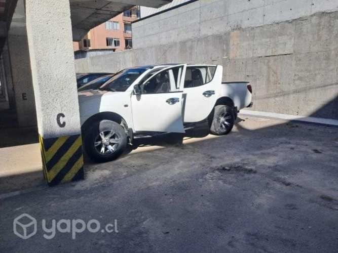 Mitsubishi l200 2013