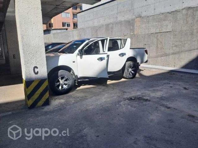 Mitsubishi l200 2013