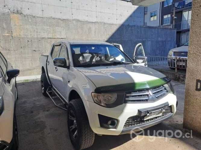 Mitsubishi l200 2013