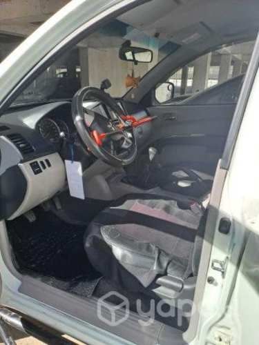 Mitsubishi l200 2013