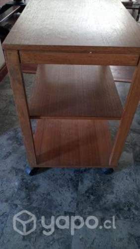 Mesa para televisor con ruedas