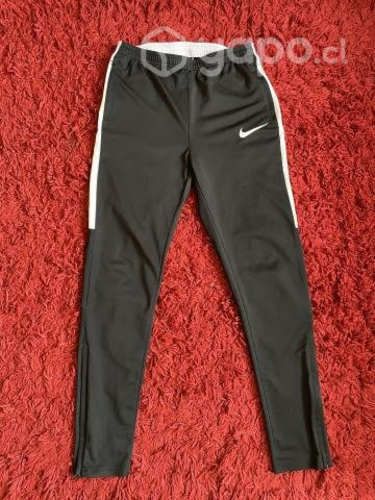 Pantalón deportivo y poleron deportivo