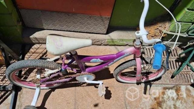 Bicicleta de niña en buen estado