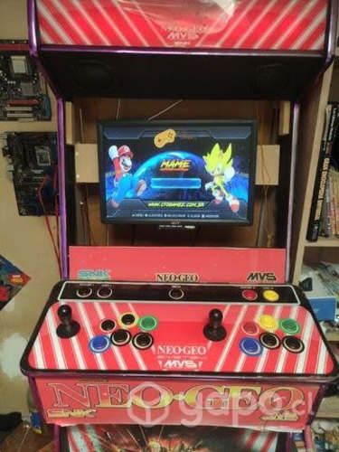 Arcade con pequeños detalles
