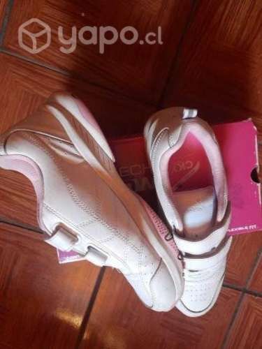 Zapatilla niña escolar