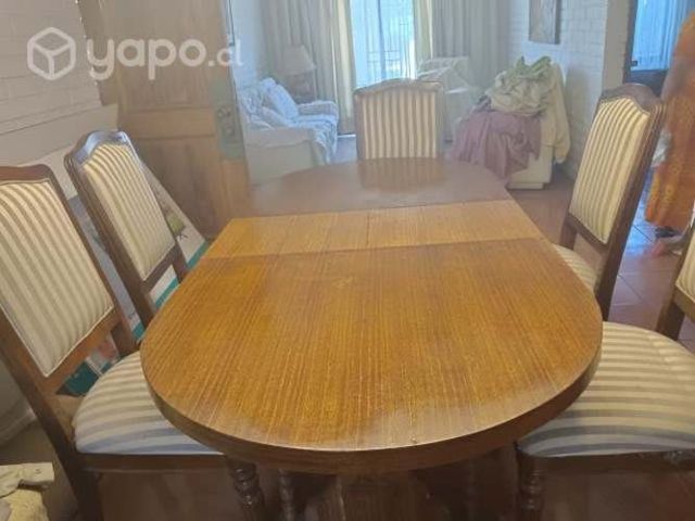 Lindo comedor con 7 sillas