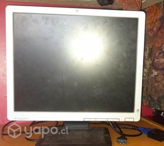Monitor HP Compaq LE1711 y adaptador HDMI a VGA