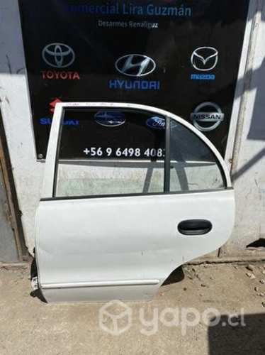 Puerta trasera izquierda Hyundai accent