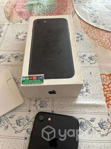 IPhone 7, excelente con sus EarPods falta cargador