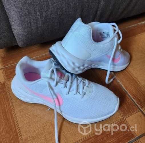 Zapatillas Nike semi nuevas